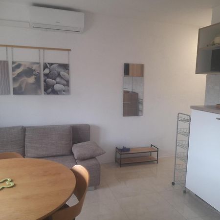 Apartments Malou Baška Voda Pokoj fotografie