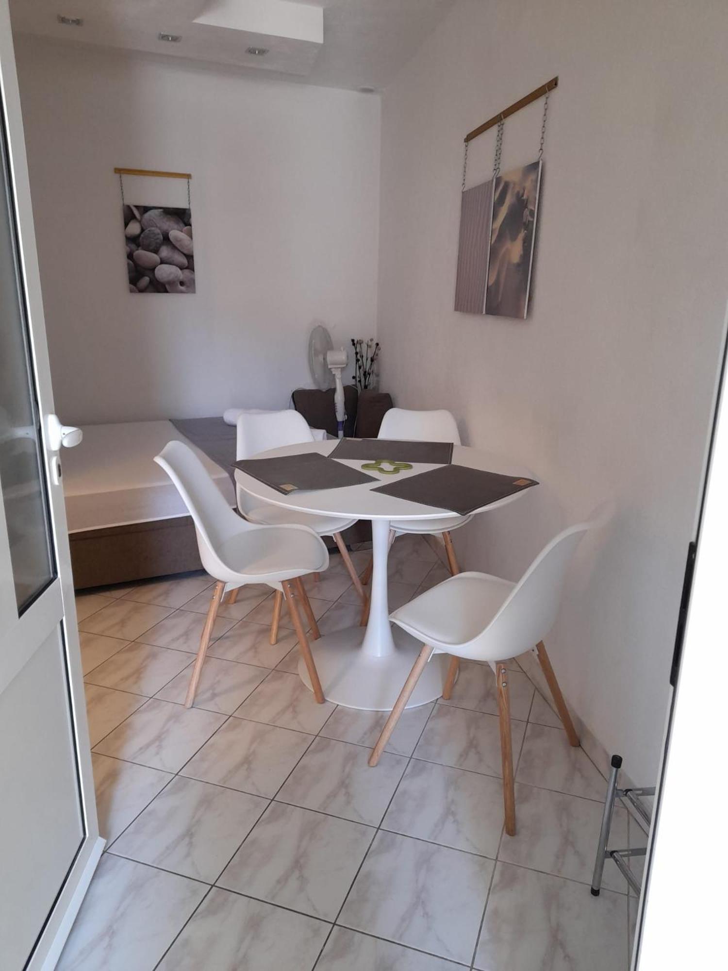 Apartments Malou Baška Voda Pokoj fotografie