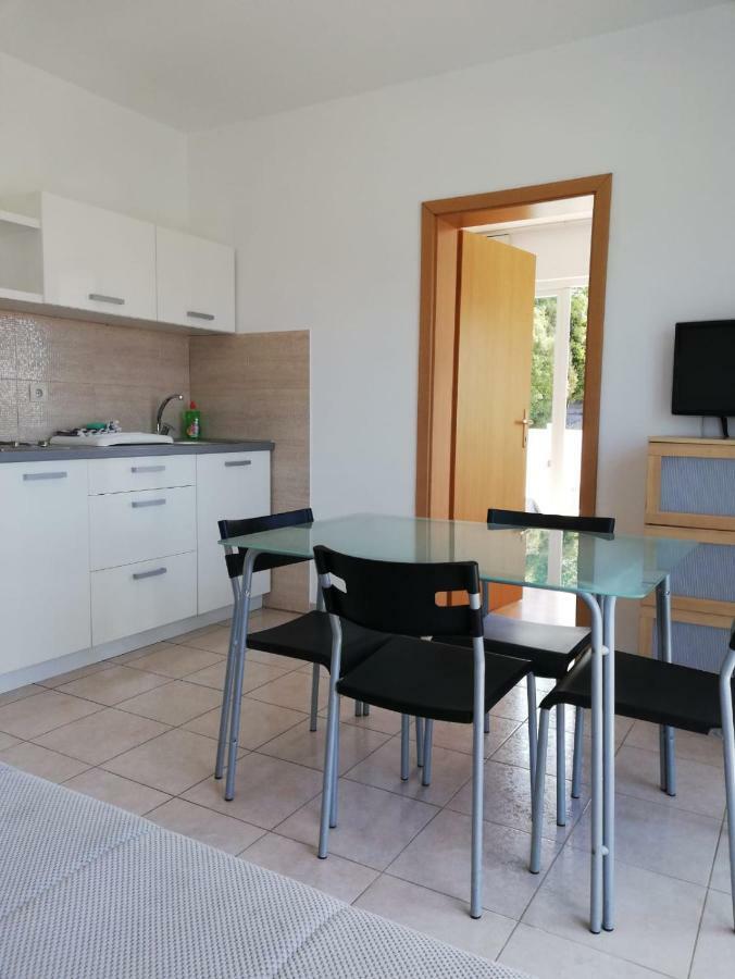 Apartments Malou Baška Voda Pokoj fotografie